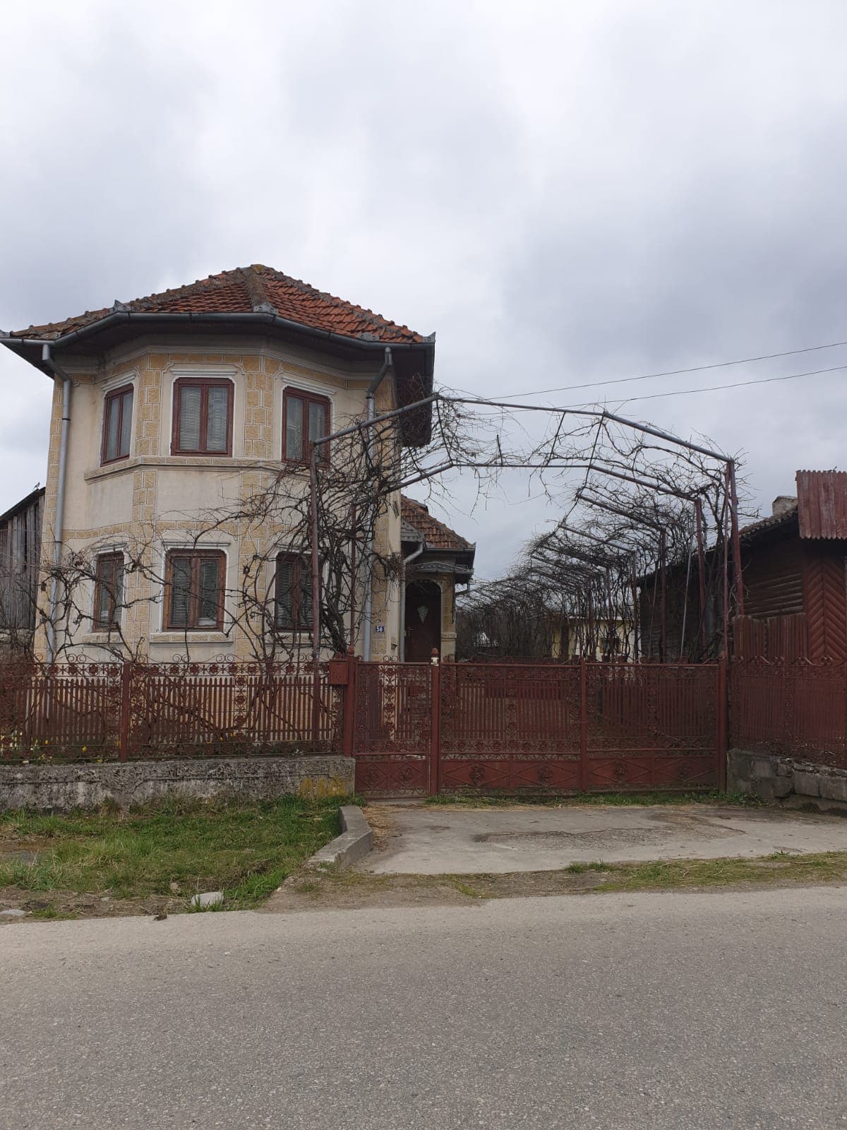 Vand teren cu casa batraneasca Berevoesti Arges – Berevoesti, Argeș – Case de vânzare