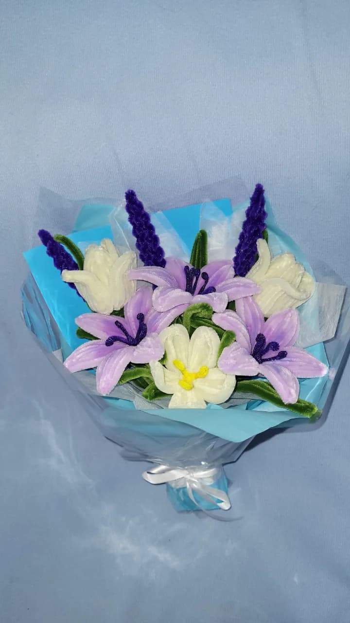Buchet cu crini  handmade – fotografia 2 din 3