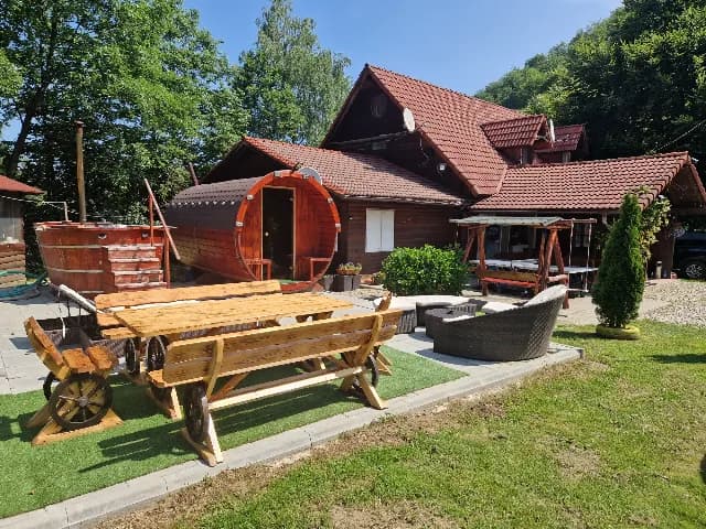 Inchiriez cabana la poalele muntilor fagaras sanbata de sus