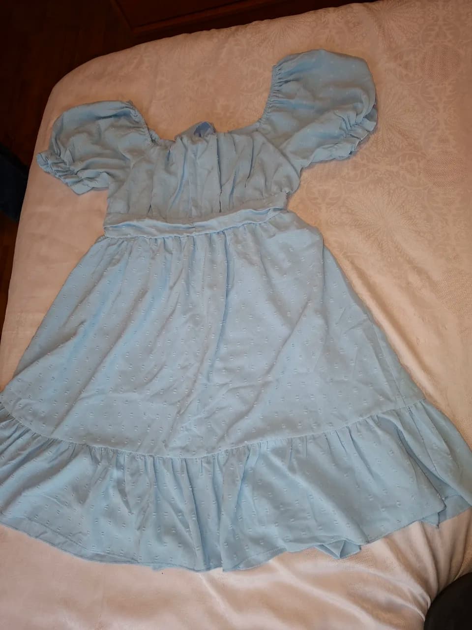 Rochiță de vară foarte feminină, perfectă pentru zile călduroase, vacanță sau ieșiri casual , folosit ocazional in vacan – fotografia 6 din 6