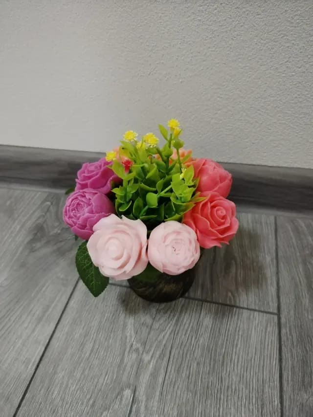 aranjament floral parfumat din baza de săpun