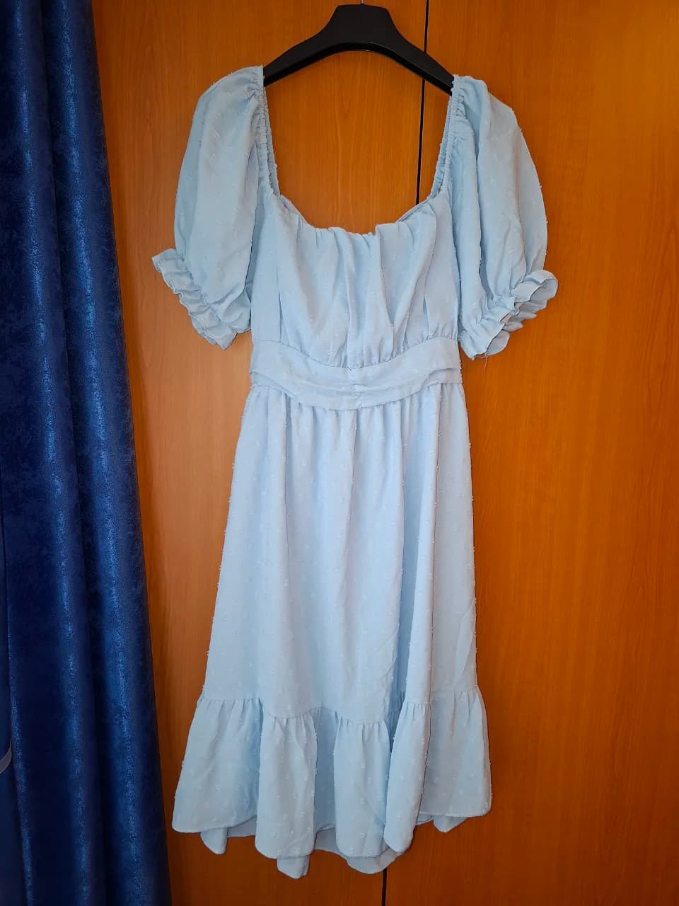 Rochiță de vară foarte feminină, perfectă pentru zile călduroase, vacanță sau ieșiri casual , folosit ocazional in vacan – fotografia 3 din 6