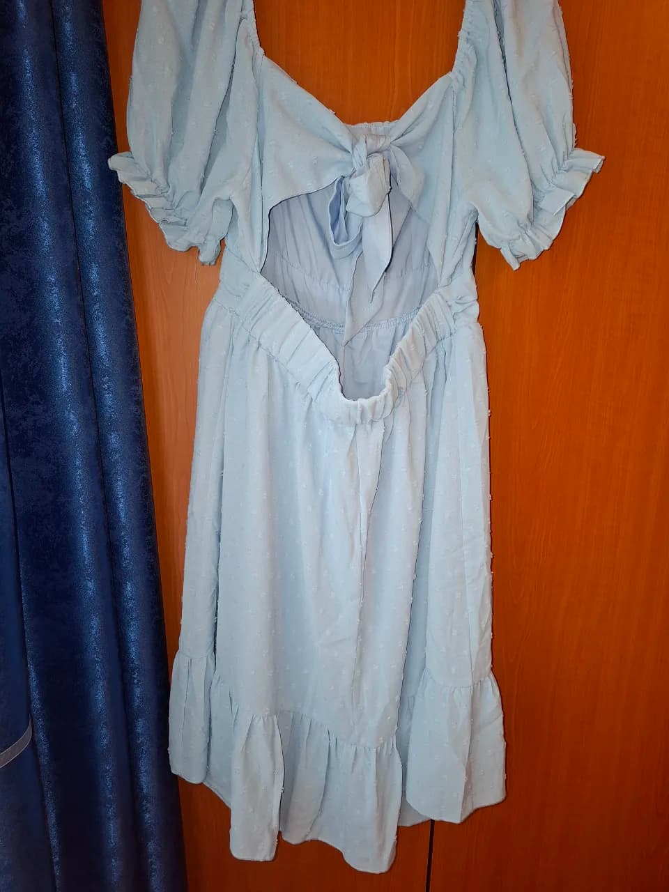 Rochiță de vară foarte feminină, perfectă pentru zile călduroase, vacanță sau ieșiri casual , folosit ocazional in vacan – fotografia 4 din 6