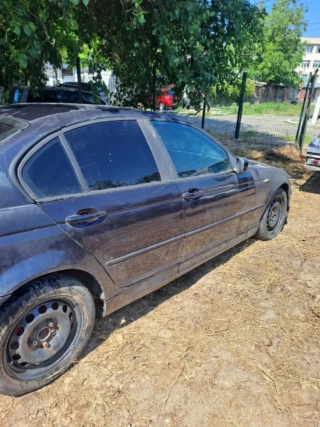 se vinde în vederea dezmembrării BMW 318 benzina  an 2003