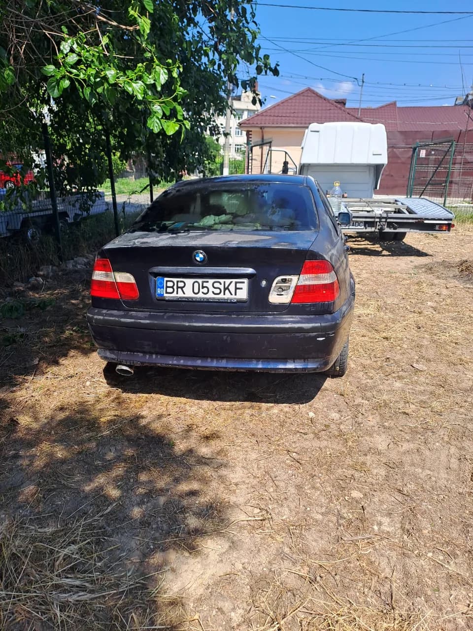 se vinde în vederea dezmembrării BMW 318 benzina  an 2003 – fotografia 2 din 5