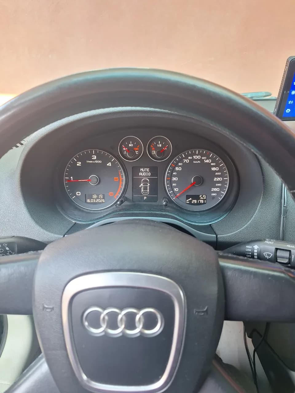 Audi A3 automat, an 2010, motor1600cm diesel, negru, functionare perfecta, 290000km, filtre, ulei, frane, cauciucuri,noi – fotografia 4 din 8