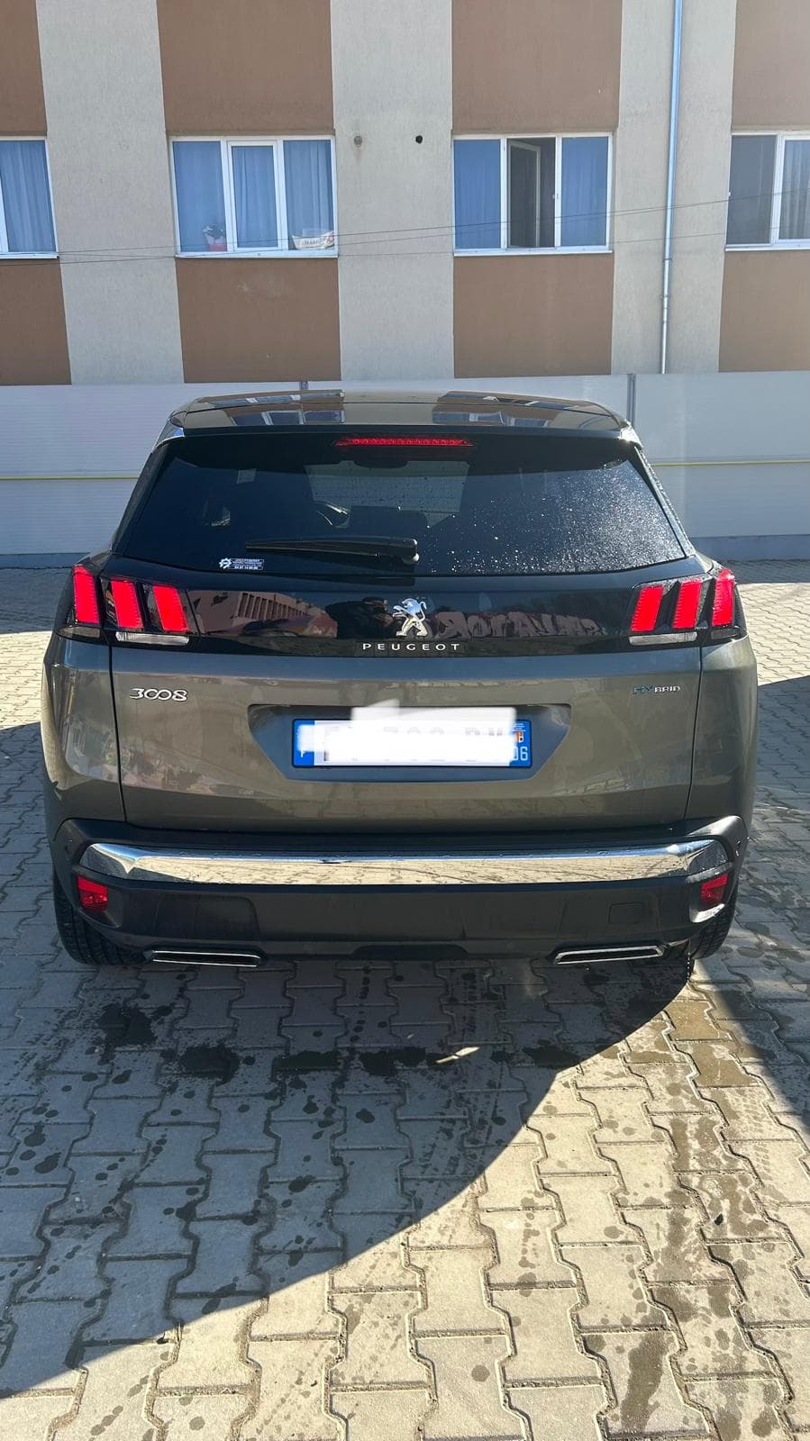 Peugeot 3008 Hybrid, 1.6 benzină an 2021 – fotografia 2 din 8