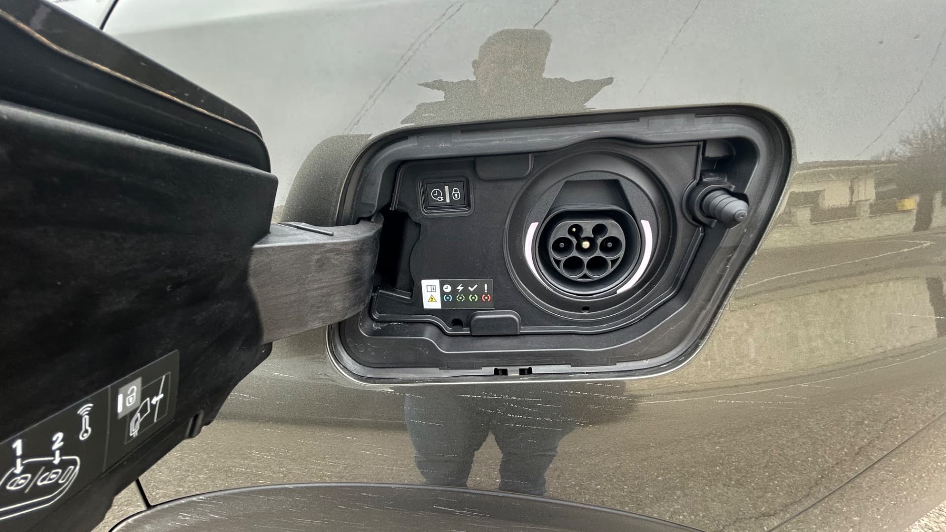 Peugeot 3008 Hybrid, 1.6 benzină an 2021 – fotografia 7 din 8