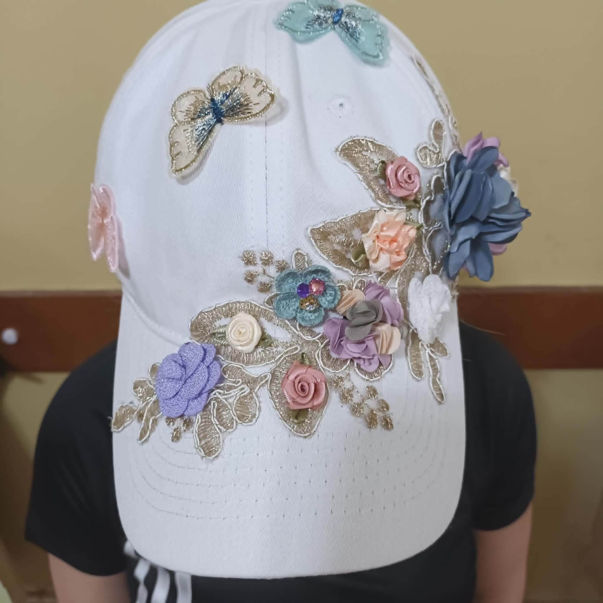 Sapca cu broderie aplicata pentru doamne si domnisoare – fotografia 2 din 3