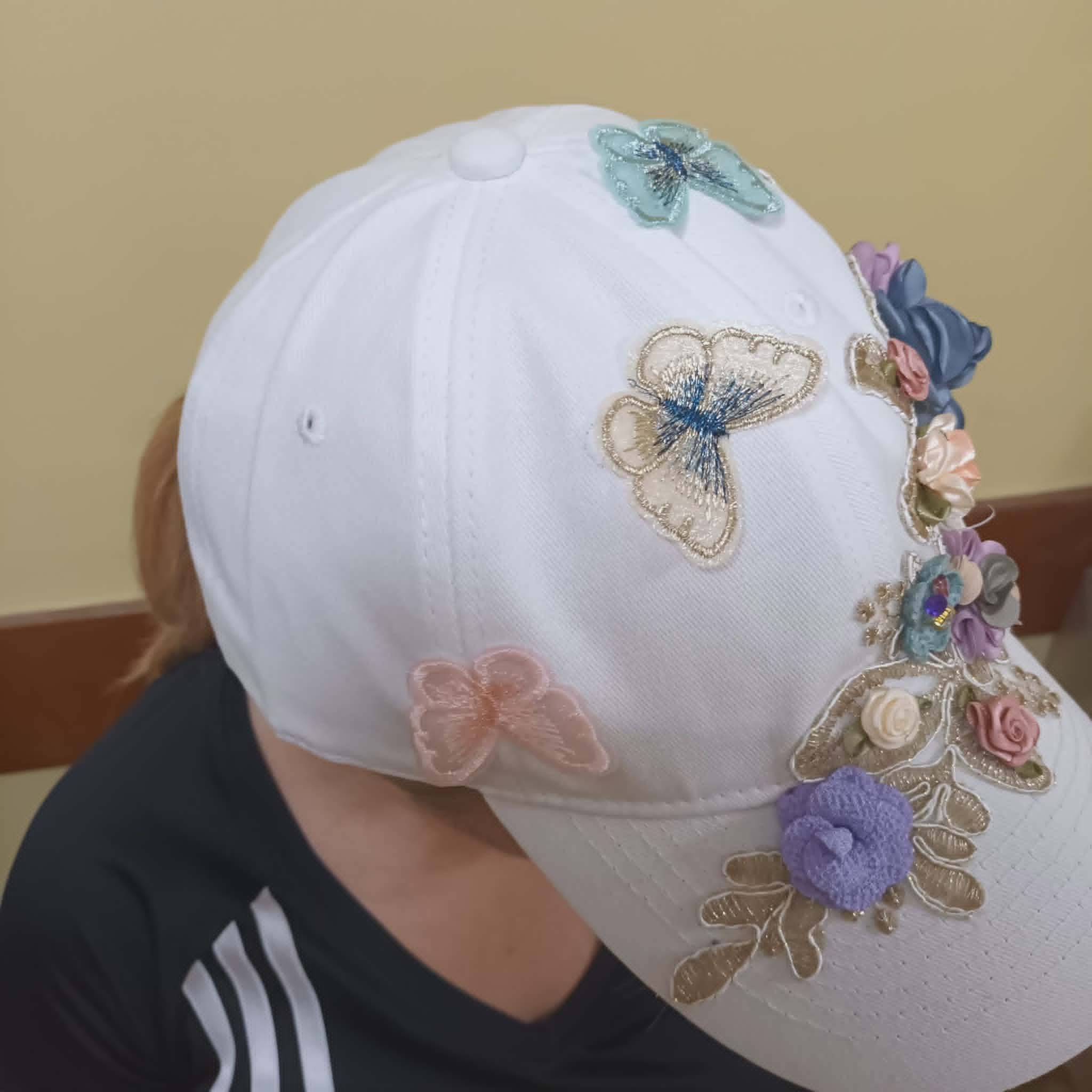 Sapca cu broderie aplicata pentru doamne si domnisoare – fotografia 3 din 3