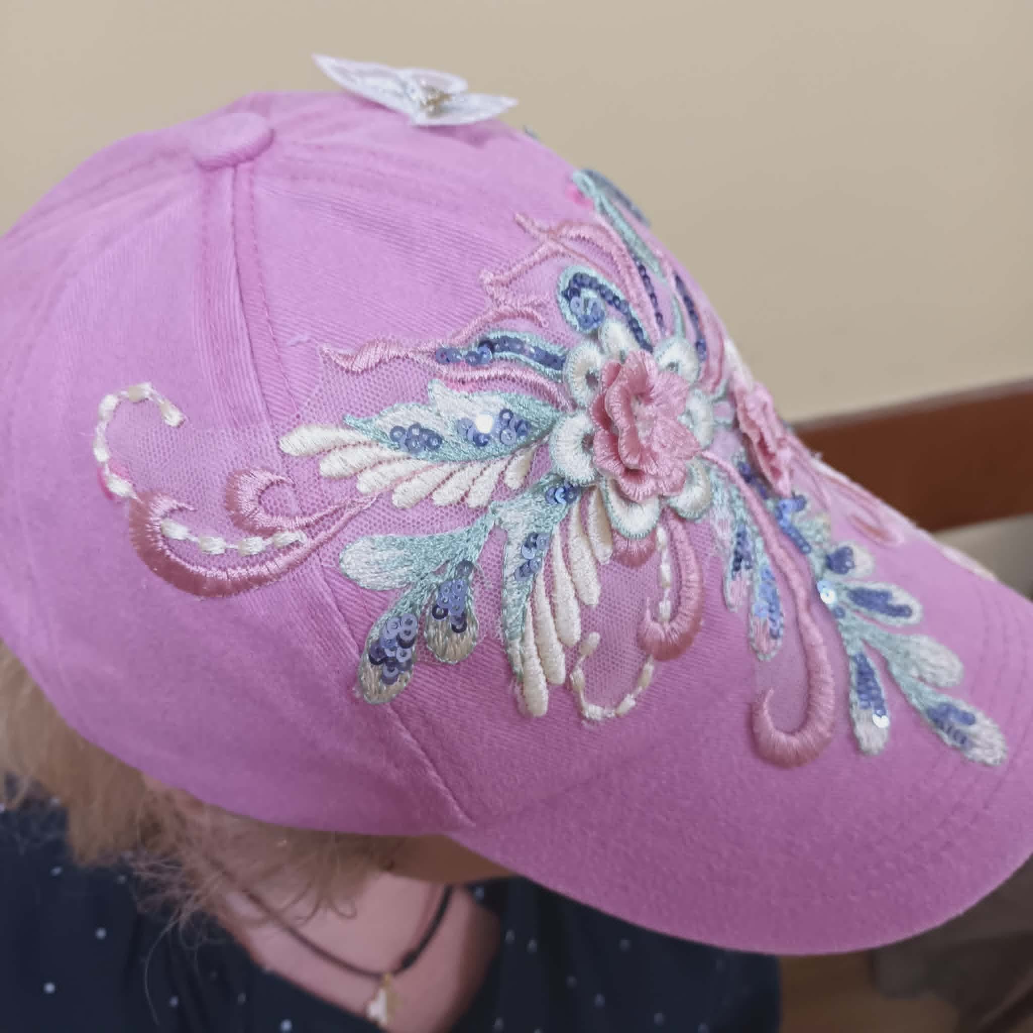 Sapca cu broderie aplicata ,pentru doamne si domnisoare – fotografia 2 din 3