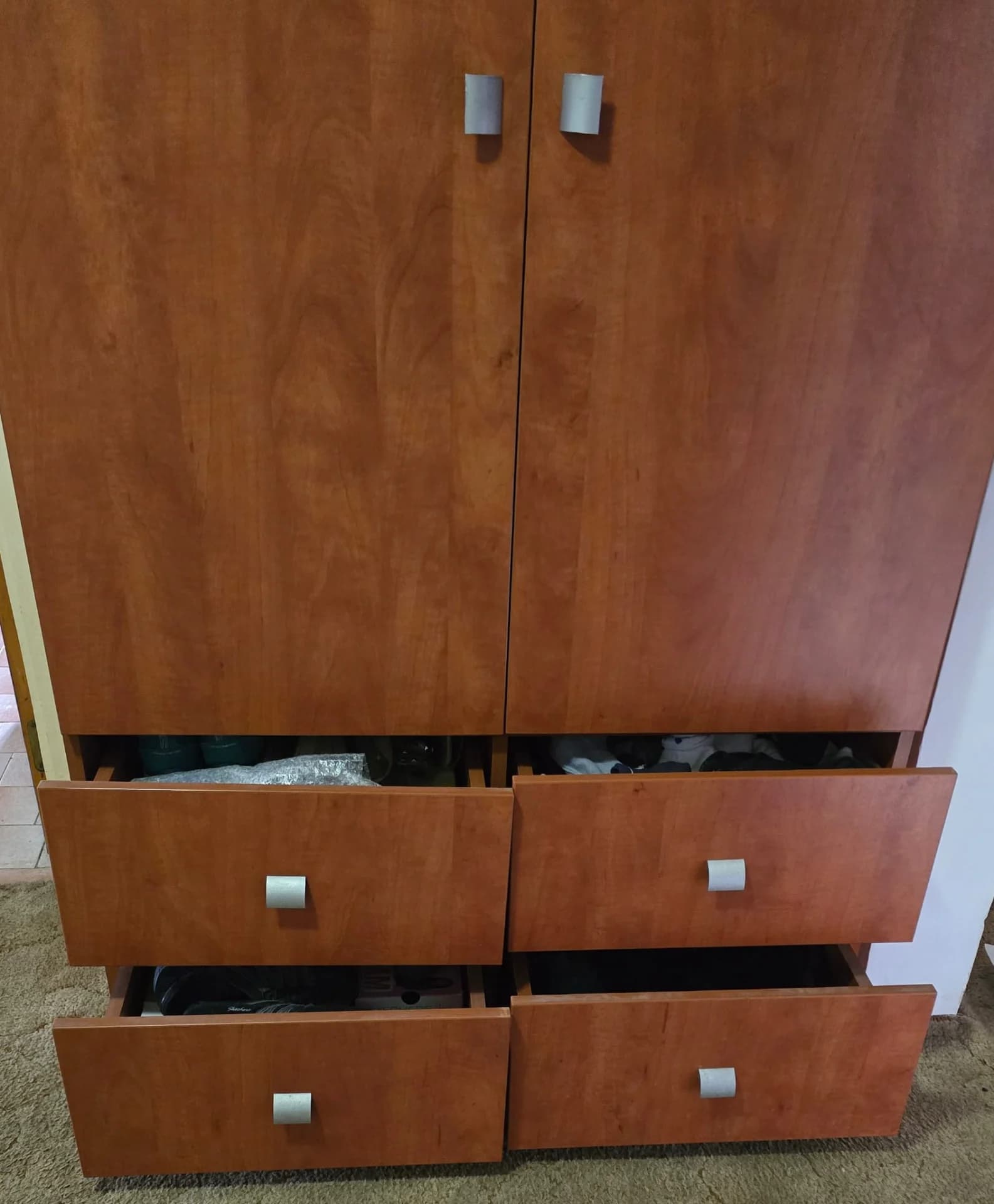 Dulap 2 usi foarte incapator, culoare cires, pal – fotografia 4 din 5