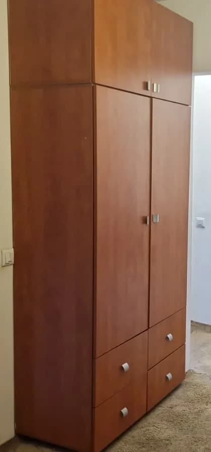 Dulap 2 usi foarte incapator, culoare cires, pal – fotografia 5 din 5