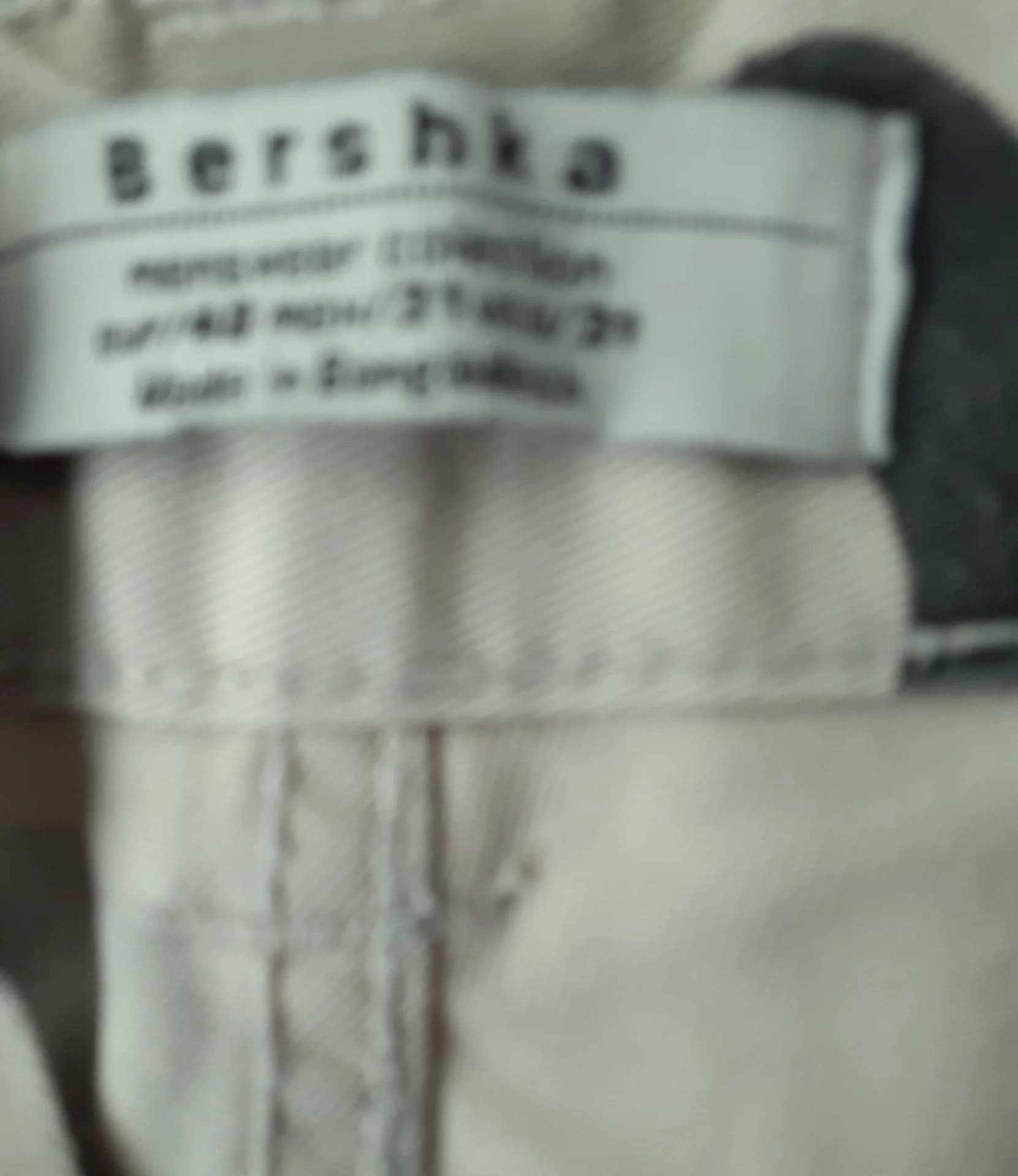 Pantalonii scurti de camunflaj Bershka (1): frumosi, noi fara eticheta – fotografia 3 din 5