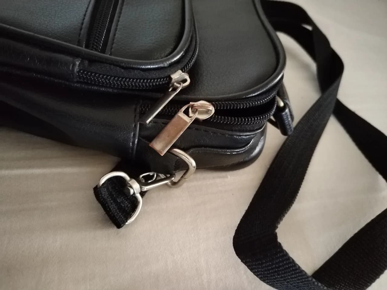 Geantă bărbați din piele neagră – fotografia 6 din 6