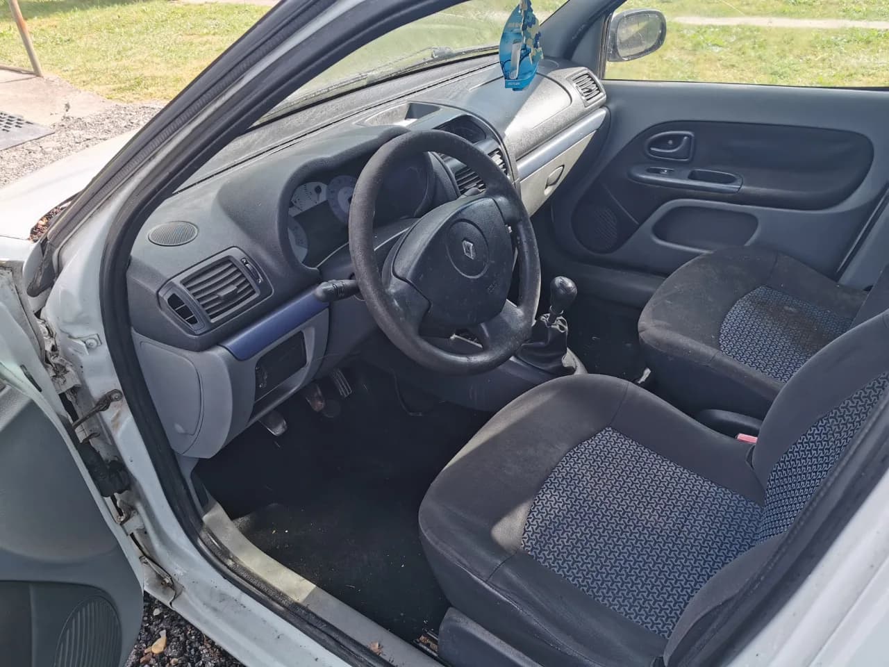 Renault clio 1 4 benzina an 2007 – fotografia 6 din 7