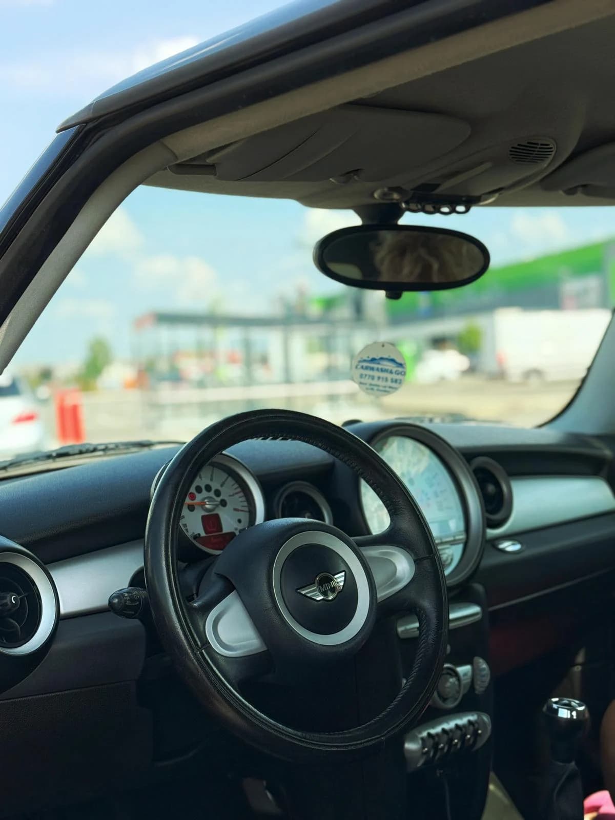 Masina auto minicooper – fotografia 4 din 8