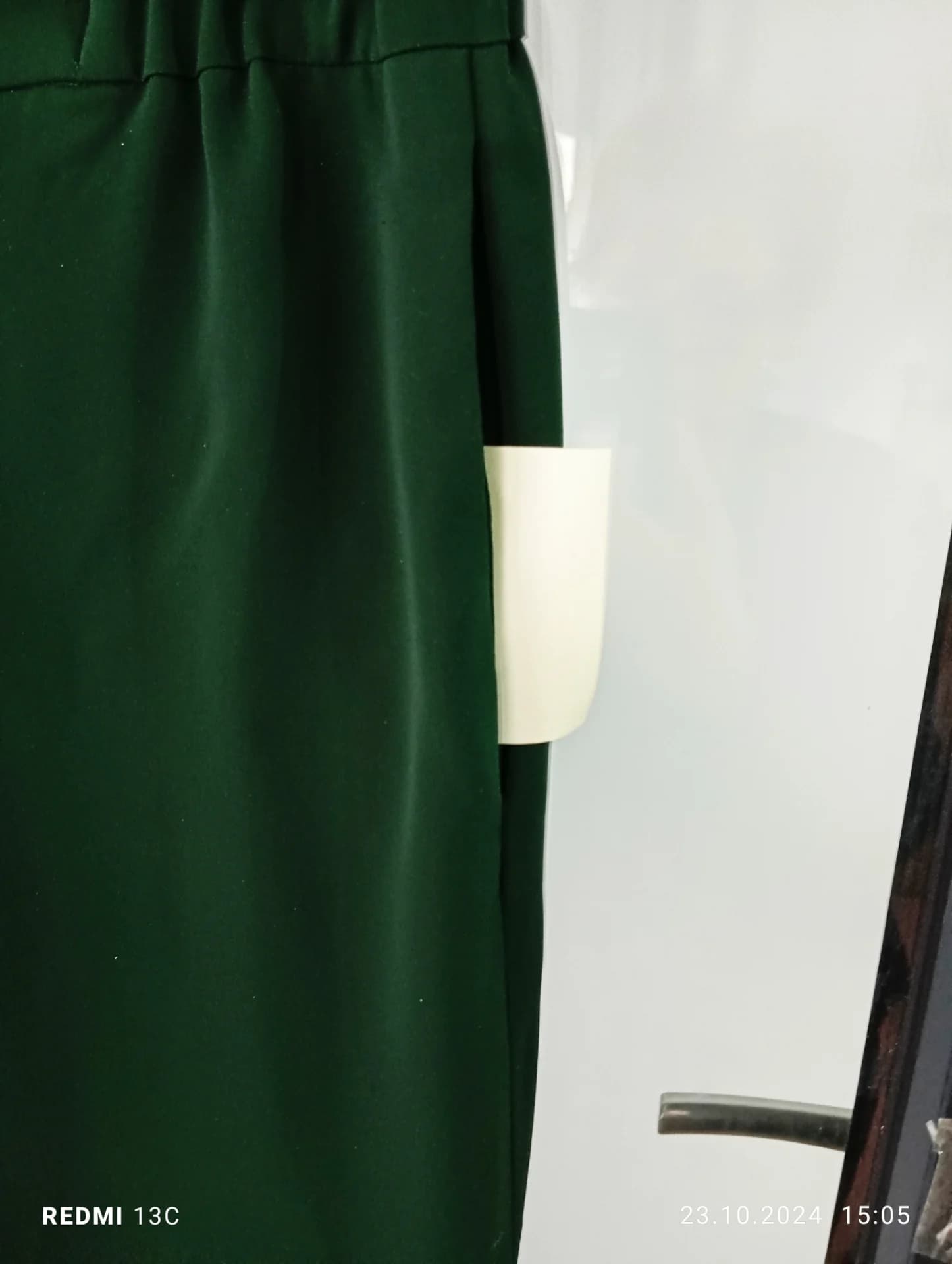Pantalonii COS verzi matasosi de vara – fotografia 8 din 8