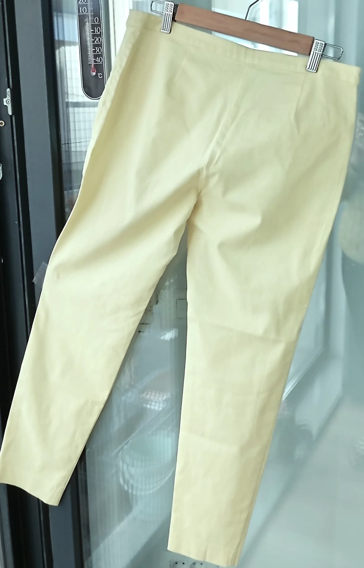 Pantalonii Stefanel lungi, galbeni (de culoarea galbenusului de ou): noi, fara eticheta – Sector 5, București