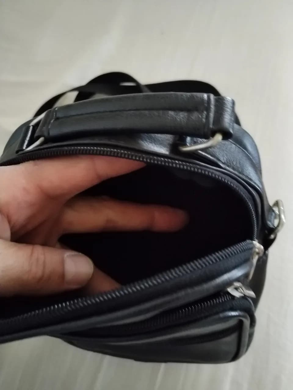 Geantă bărbați din piele neagră – fotografia 3 din 6