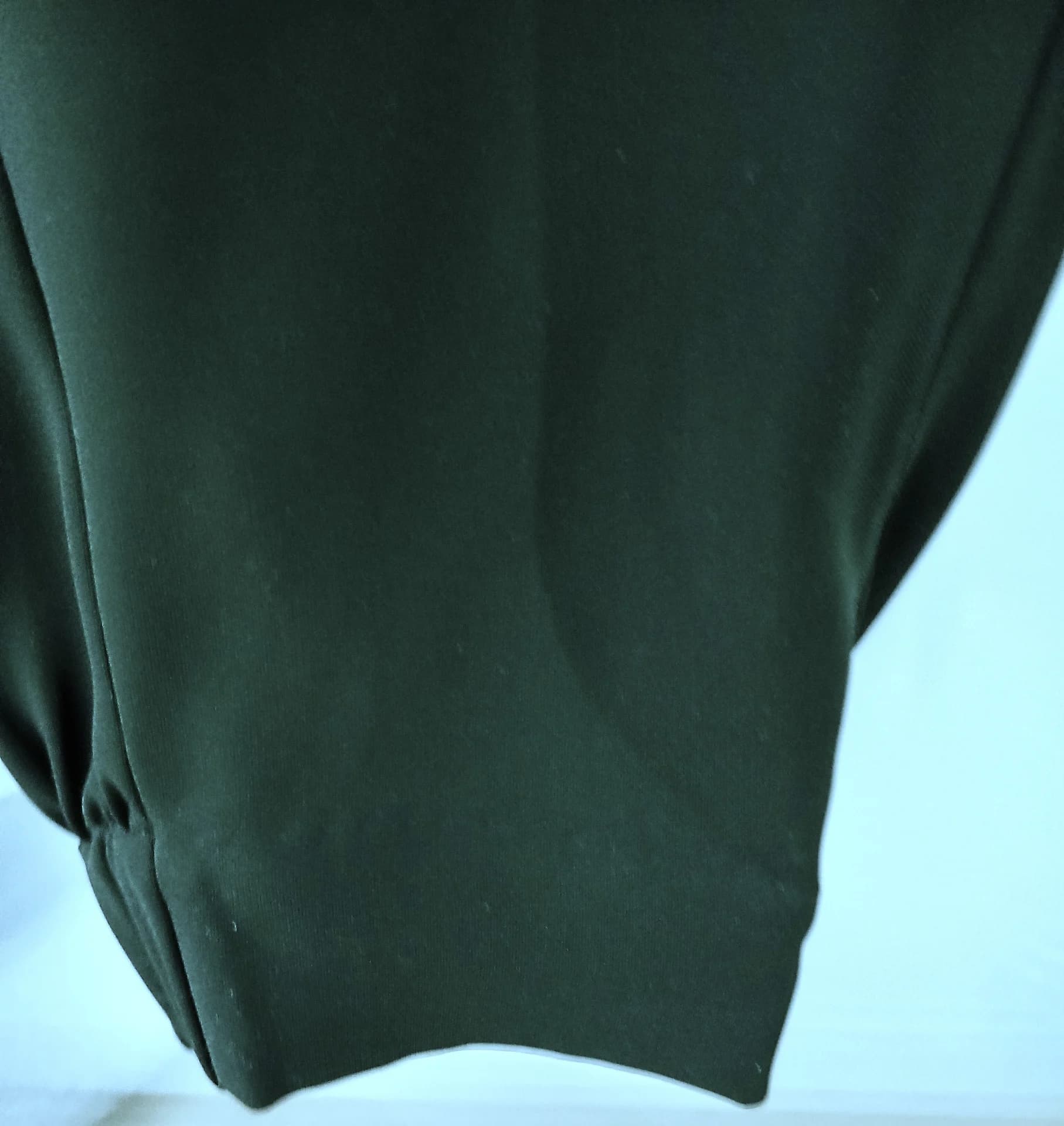 Pantalonii COS verzi matasosi de vara – fotografia 3 din 8