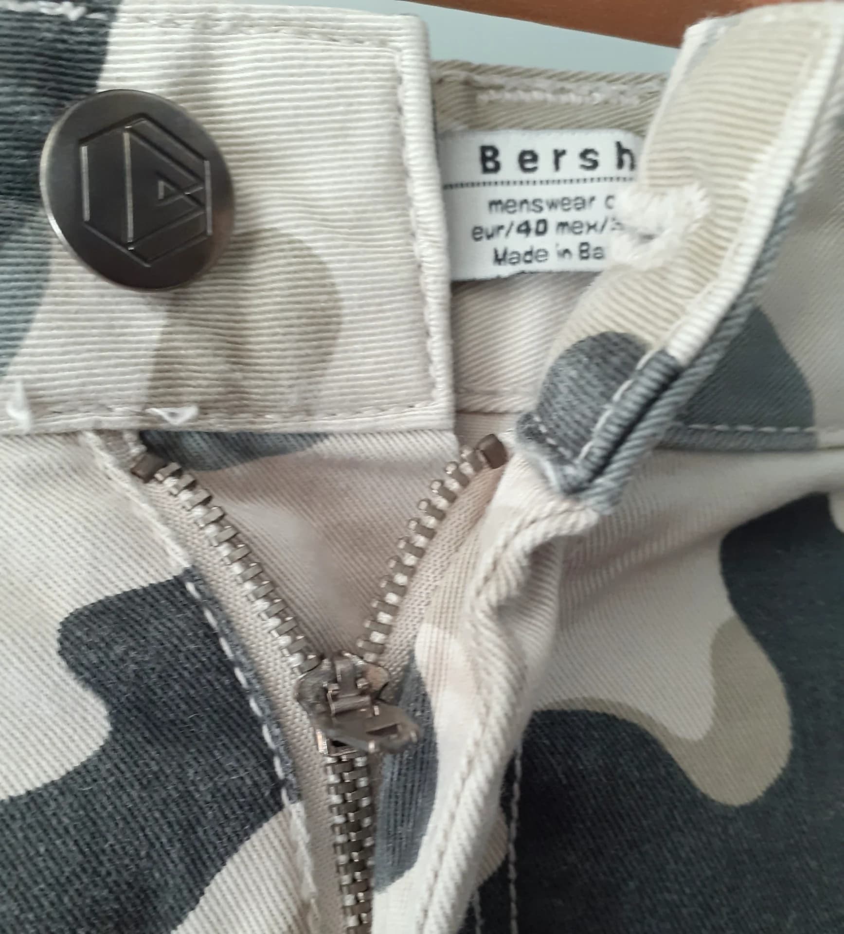 Pantalonii scurti de camunflaj Bershka (1): frumosi, noi fara eticheta – fotografia 5 din 5