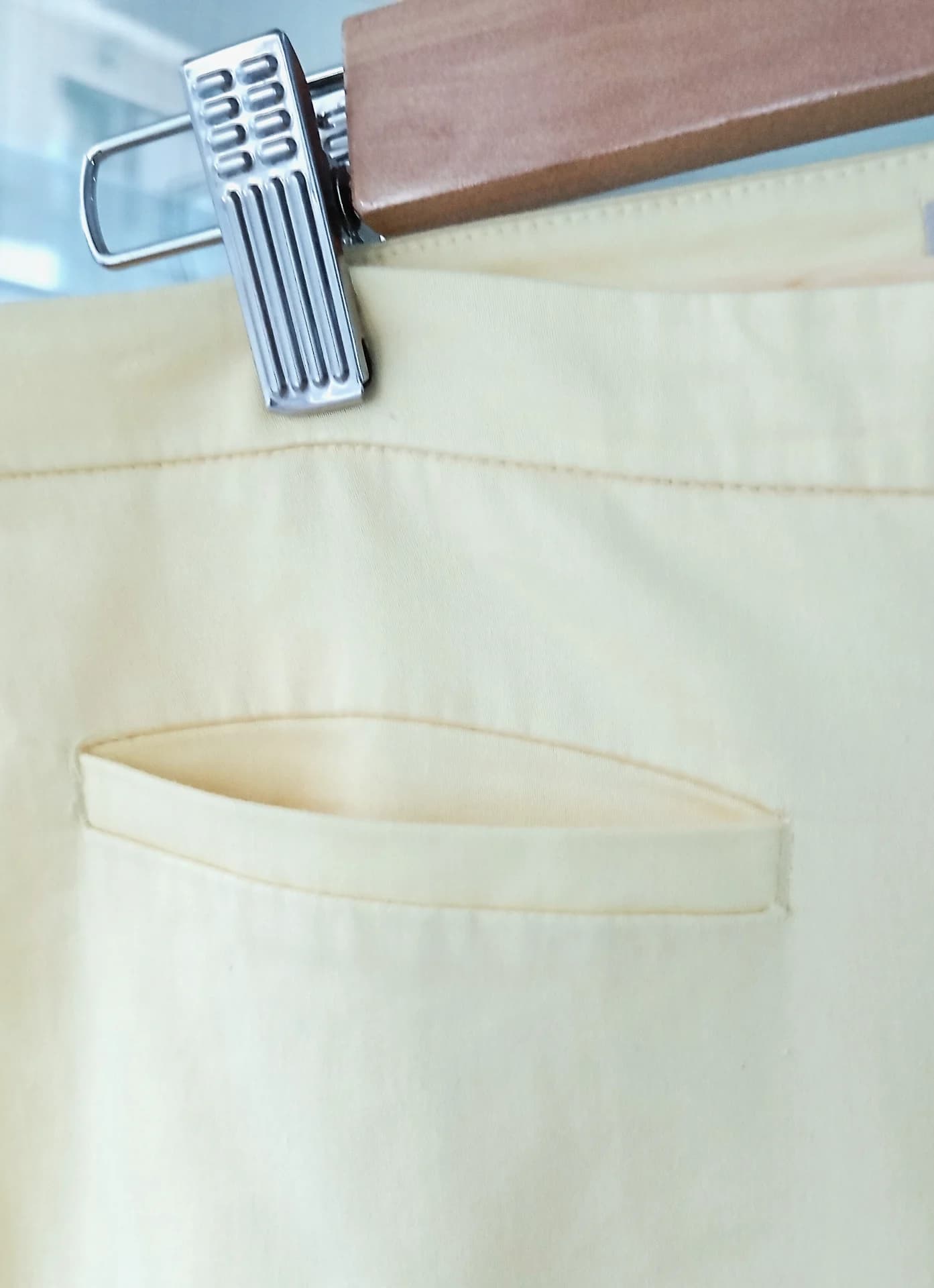 Pantalonii Stefanel lungi, galbeni (de culoarea galbenusului de ou): noi, fara eticheta – fotografia 7 din 8