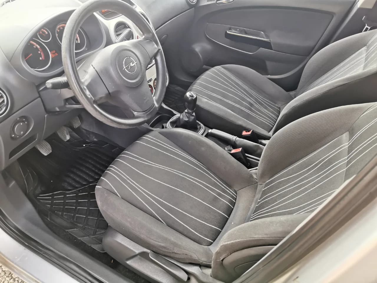 Opel Corsa 1,2 benzina – fotografia 8 din 8