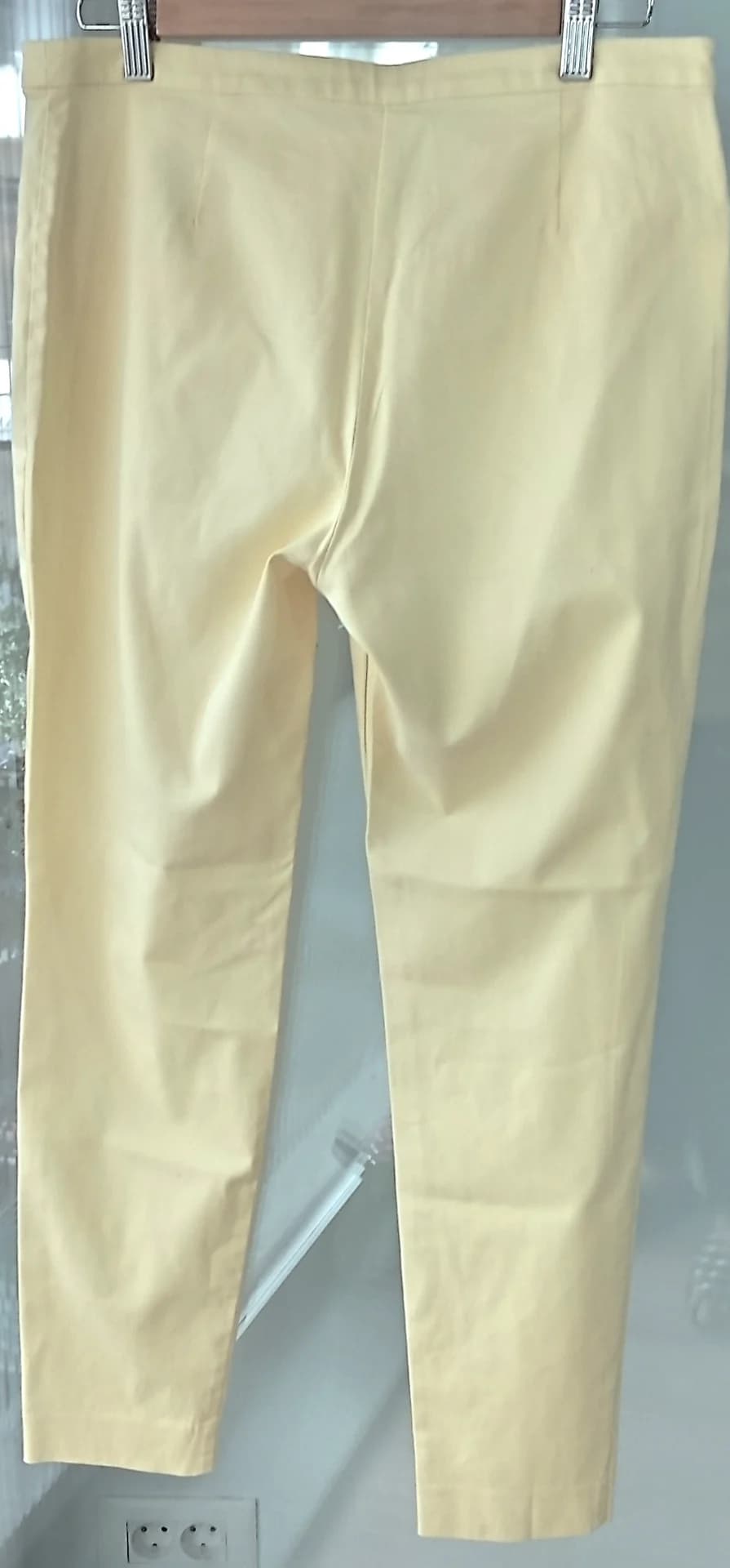 Pantalonii Stefanel lungi, galbeni (de culoarea galbenusului de ou): noi, fara eticheta – fotografia 5 din 8