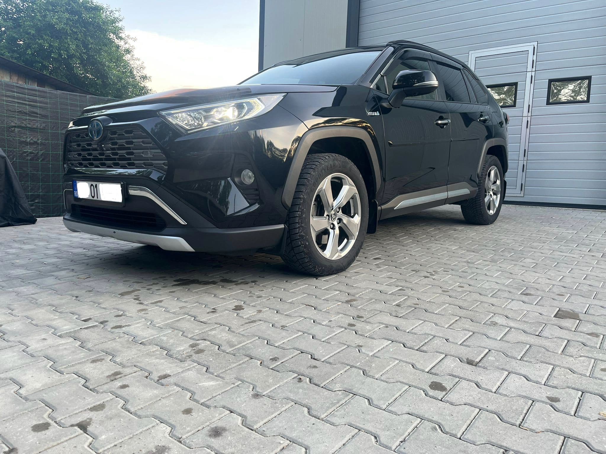 Toyota Rav 4 hibrid – fotografia 3 din 8