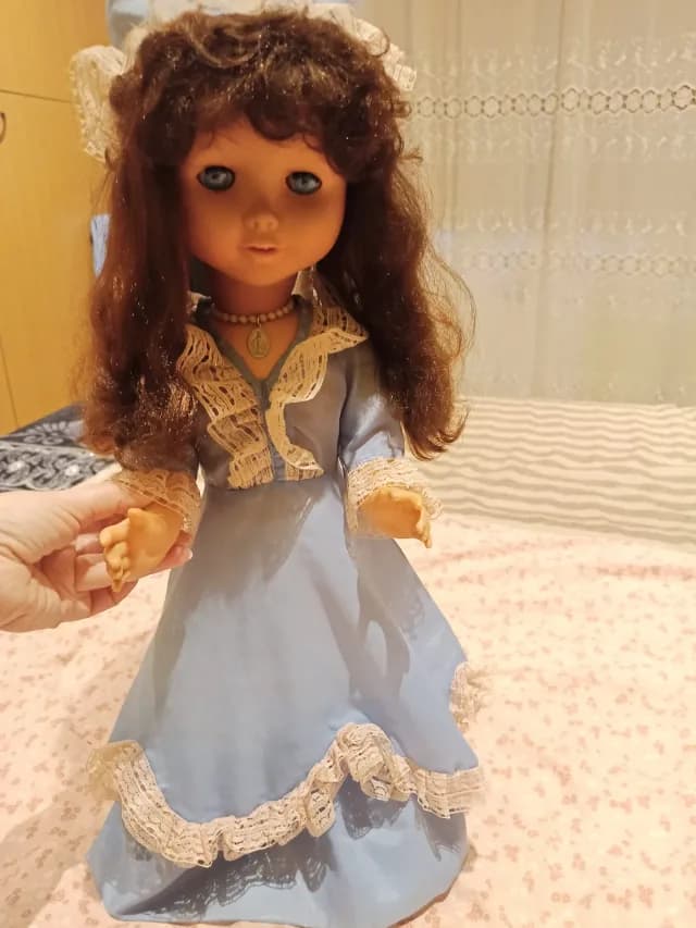 Vand papusa de colectie Aradeanca (Simona),tinuta orinala