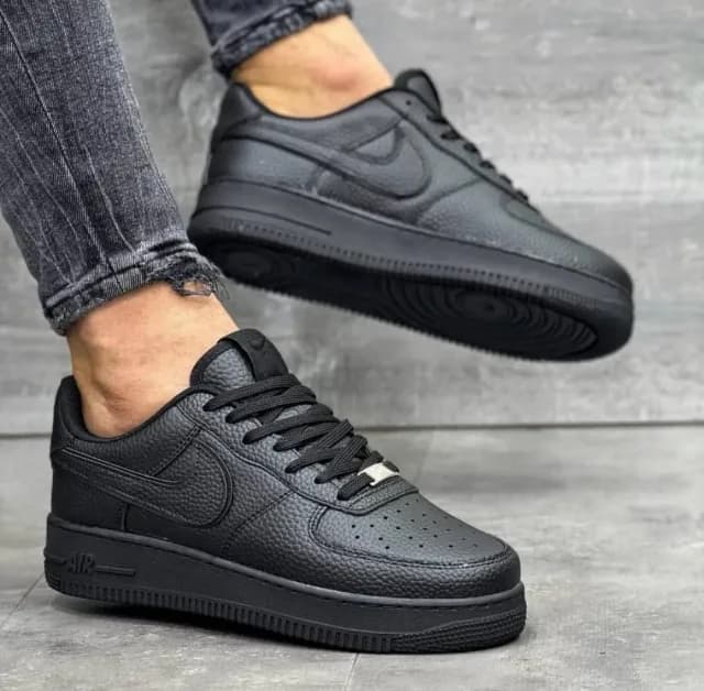 NIKE AIR FORCE 1 LOW BLACK TOTAL