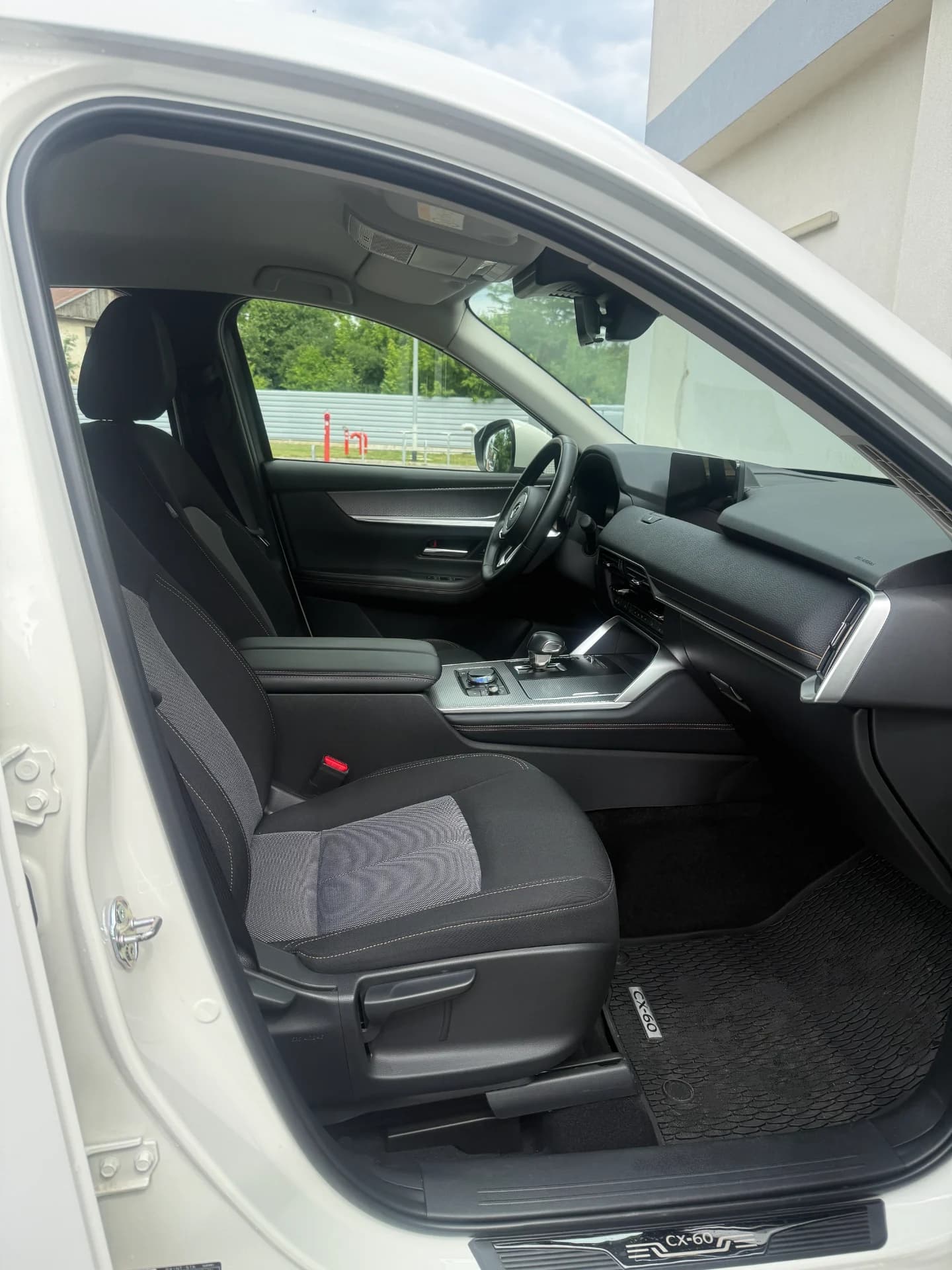 Vand Mazda CX-60 e-Skyactiv PHEV AWD, 327 CP, an 2022. Masina in stare excelenta, unic proprietar, fara accidente, istoric complet la reprezentanta. A – fotografia 5 din 8