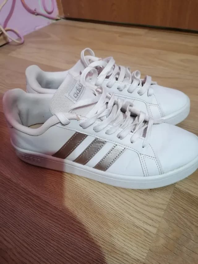 adidași marca adidas