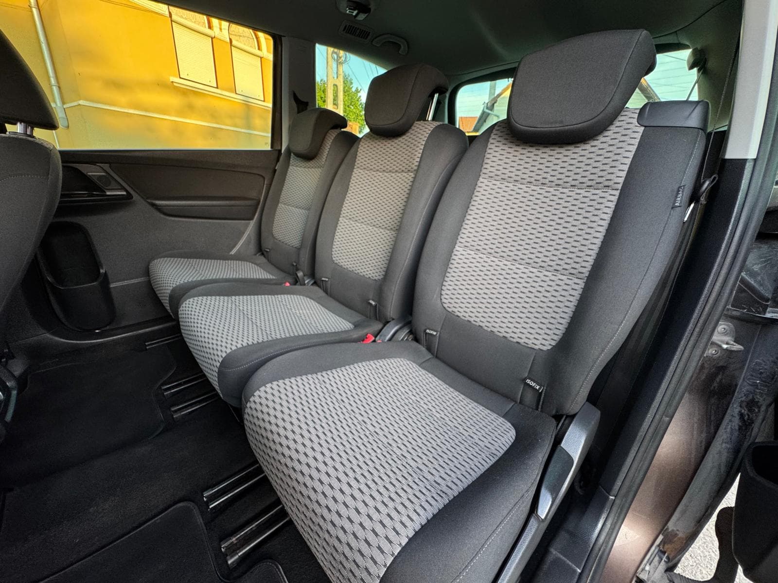 Vw Sharan 2.0tdi 140cp ideal pt familie 7 locuri nu bate nimic pe ea este cumpărată de la persoana privată și nu necesita investiții ..Detali la tel 0 – fotografia 5 din 7