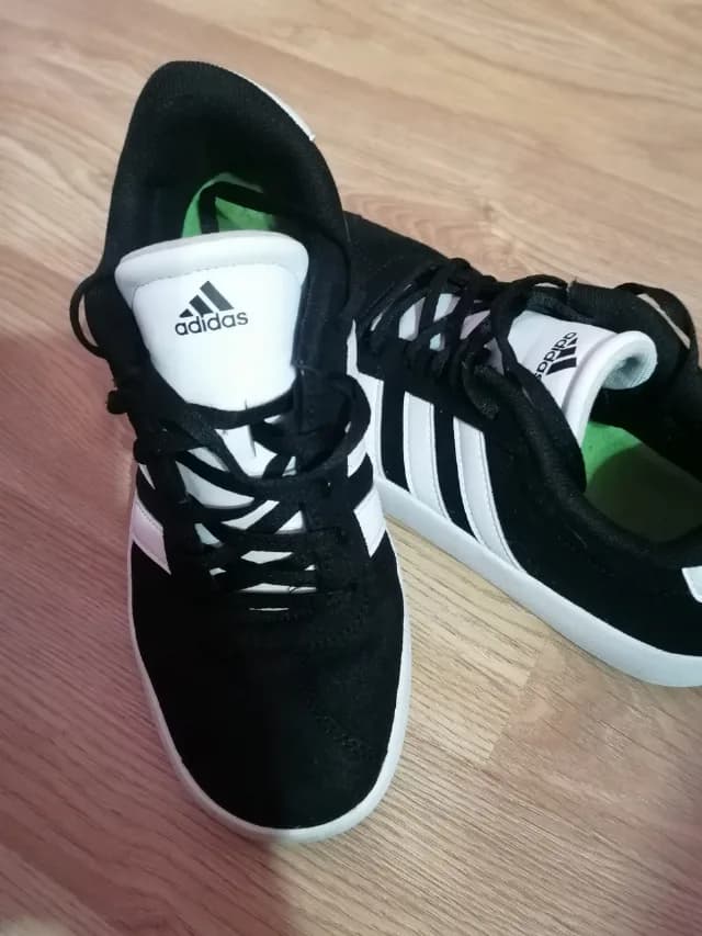 adidași marca adidas