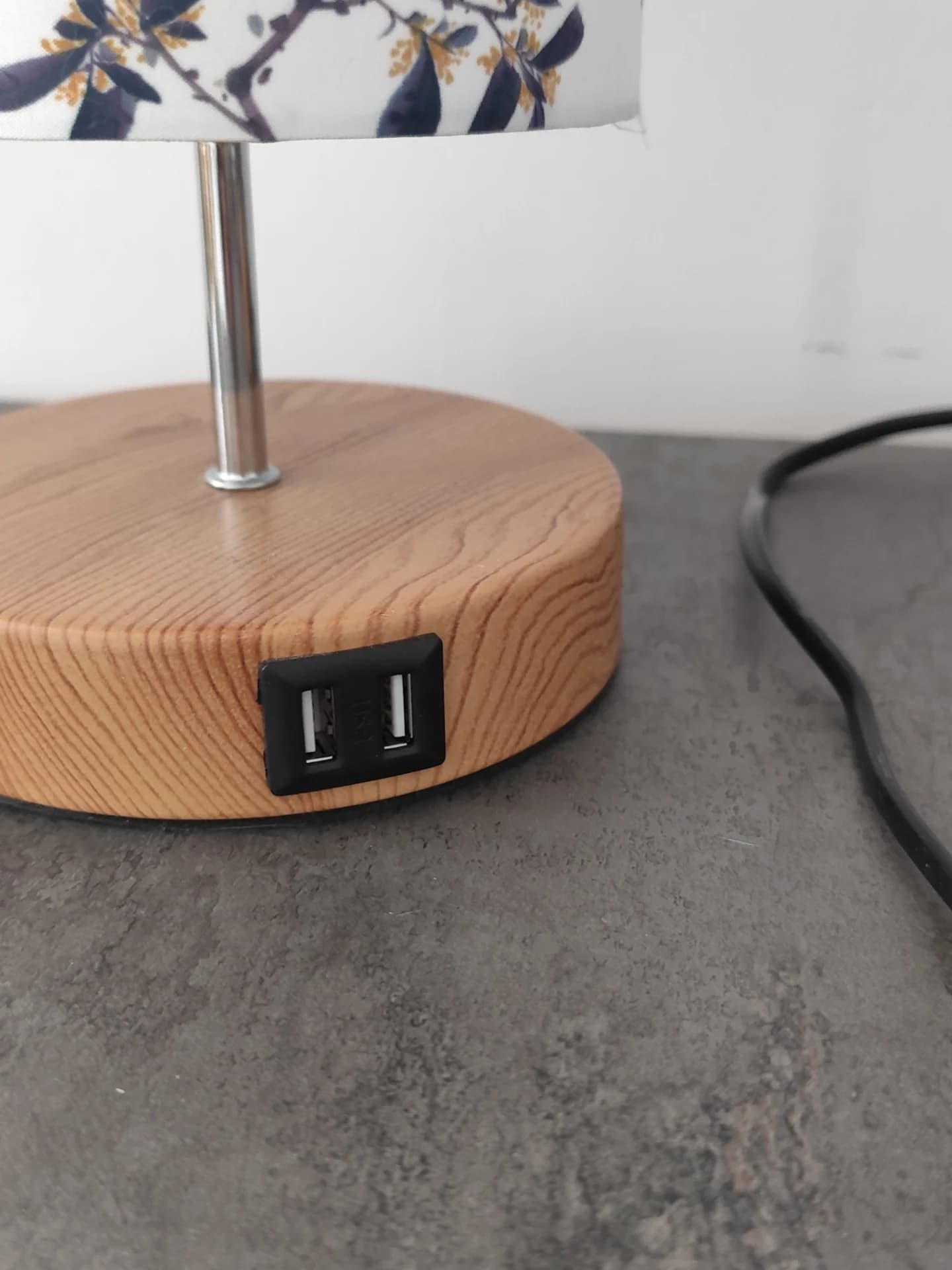 Set 2 veioze masa  suporturi USB și reglabila la atingere – fotografia 4 din 4
