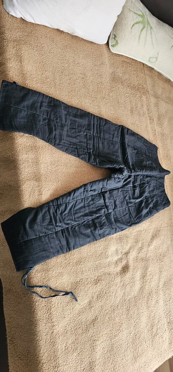 Pantaloni de pufoaica noi de culoare neagra – fotografia 3 din 3