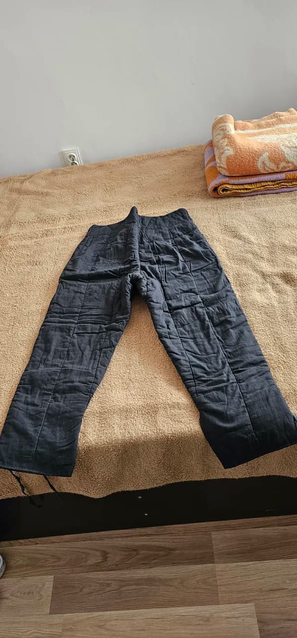 Pantaloni de pufoaica noi de culoare neagra