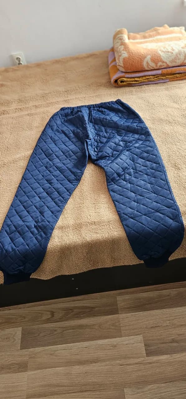 Pantaloni de pufoaica noi de culoare bleumarin