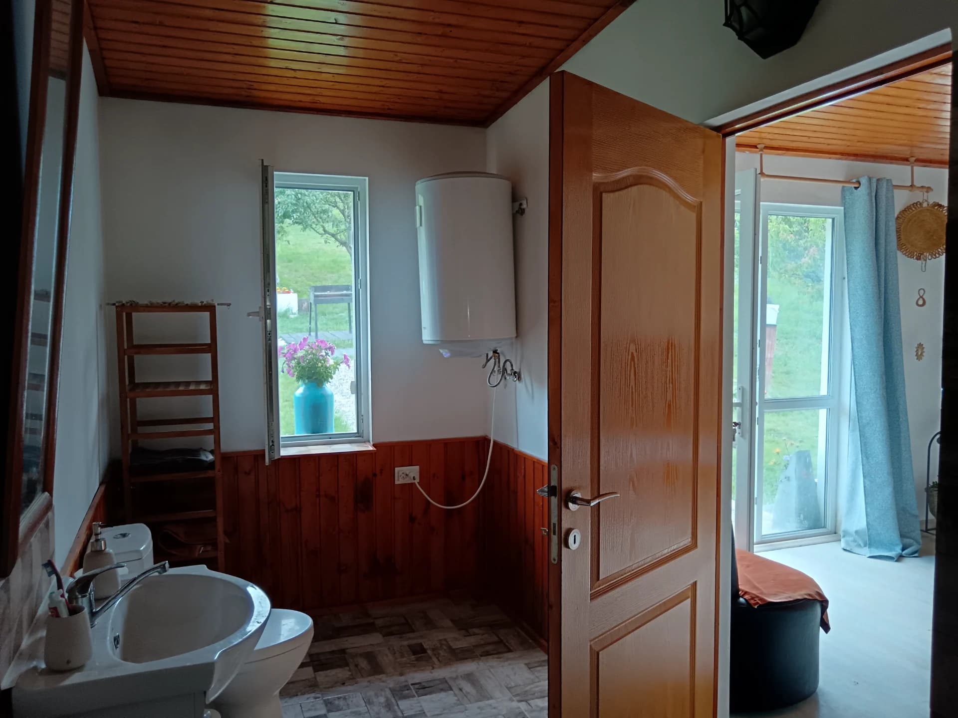 Casă de vacanță la cheie – fotografia 2 din 8