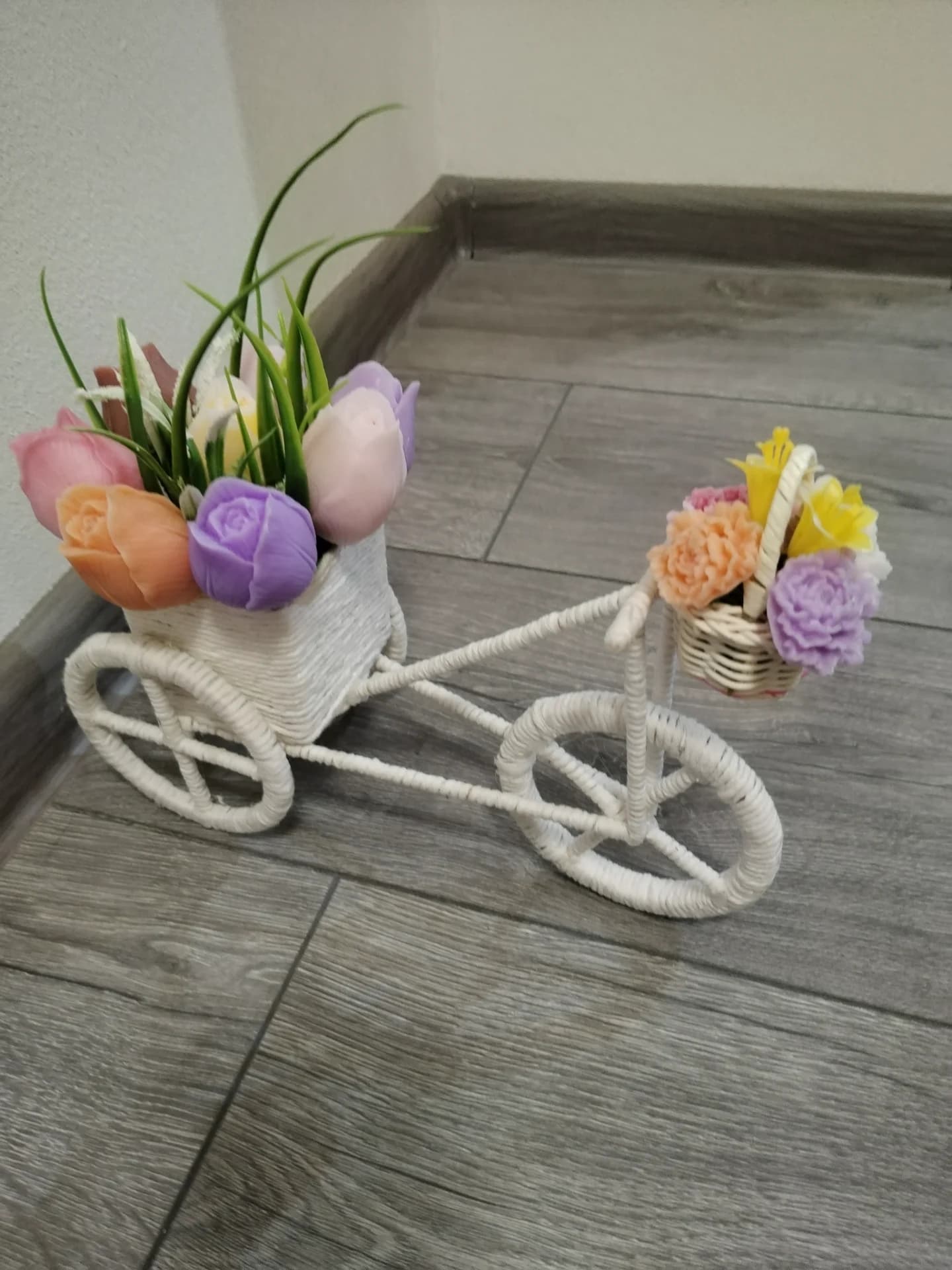 Vând bicicleta cu flori parfumate din baza de săpun natural