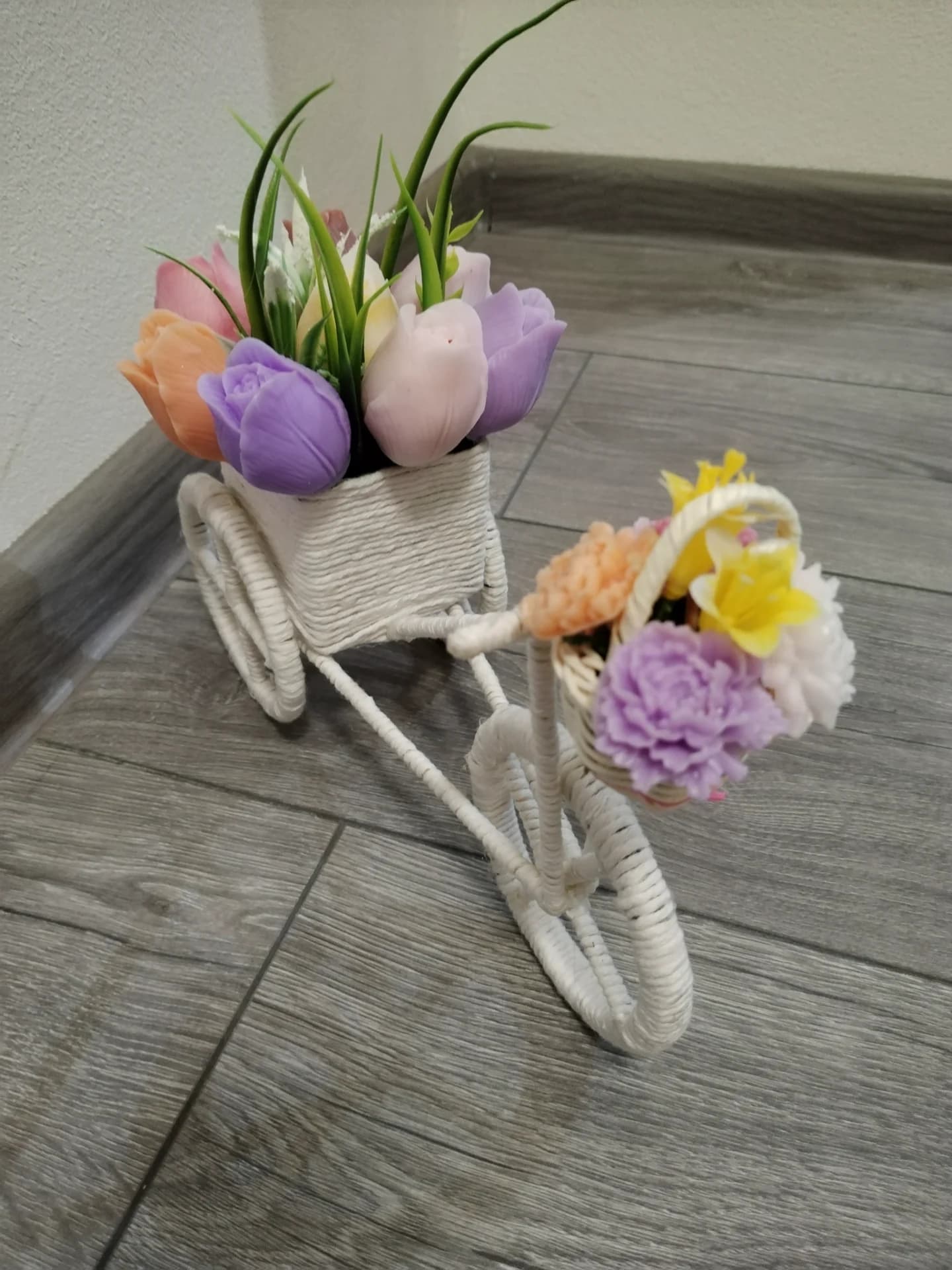 Vând bicicleta cu flori parfumate din baza de săpun natural – fotografia 2 din 4