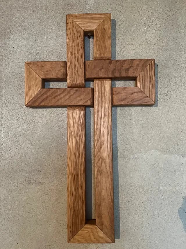 Cruce decorativă din lemn