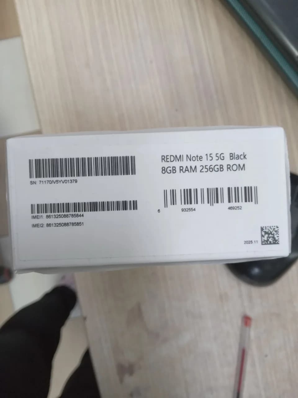 Vând smartphone Xiaomi Redmi Note 15 5G, culoare  Black , variantă de top cu 256 GB spațiu de stocare și 8 GB RAM. – fotografia 2 din 3