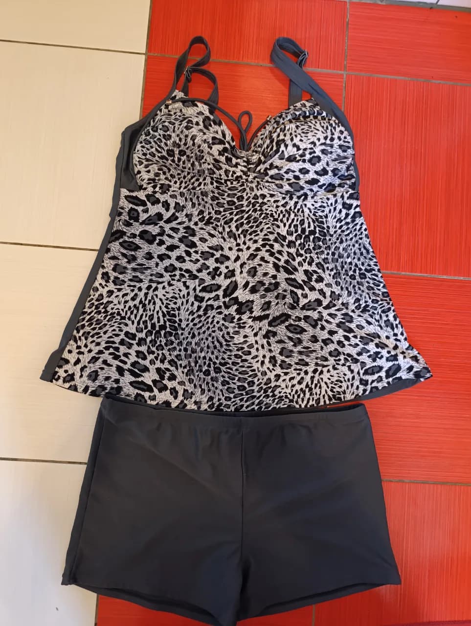 Costume de baie din 2 bucăți(rochie + pantaloni scurți),măr.46(maxim 74kg),pentru doamne aflate la a doua tinerețe🥰🥰 – fotografia 8 din 8