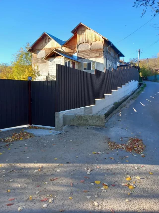 Casa-vila de vănzare