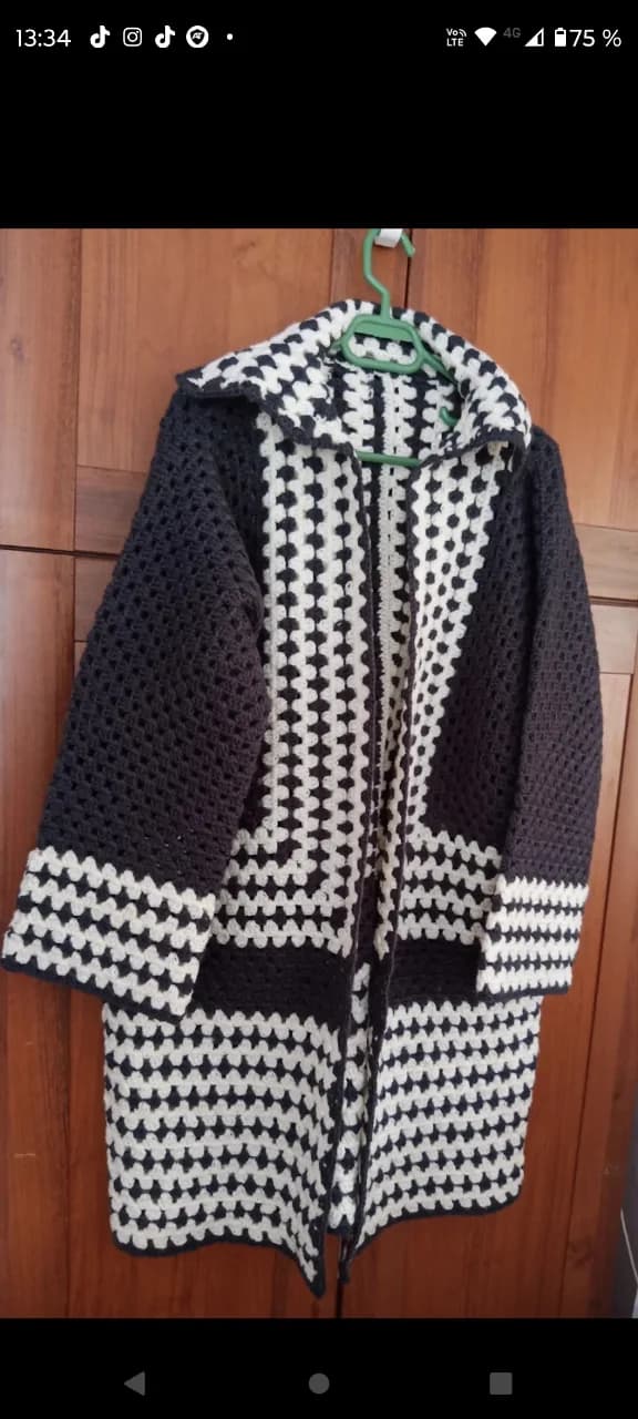 Cardigan croșetat manual