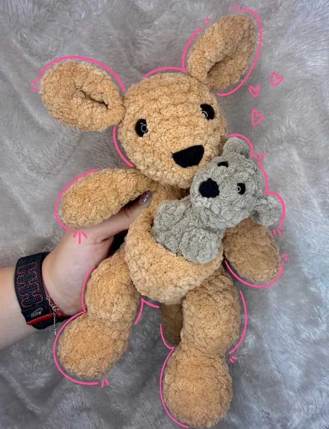 Mama cangur si puiuțul Joey