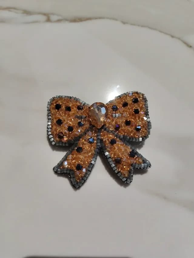 Broșă fundiță elegantă